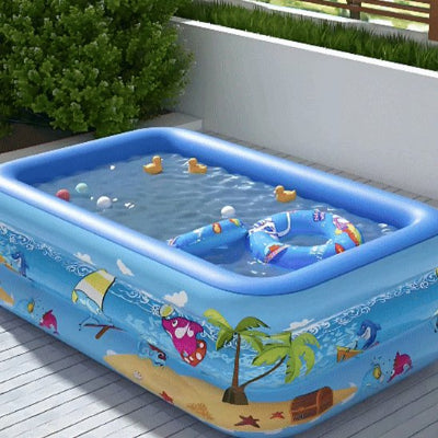 Piscine gonflable bebe installer sur la terrasse pour des journées chaudes  