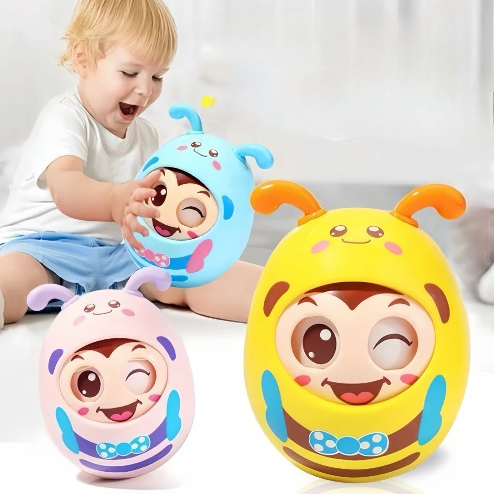 Bébé tout excité par les mouvement du rouleau d'activité bébé