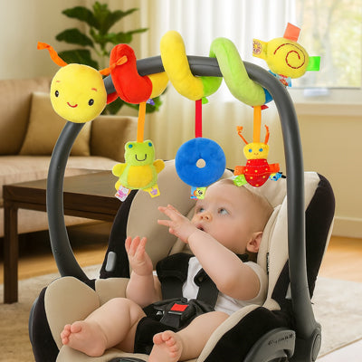 Essayer de coordonner ses mouvement afin d'attraper les hochets suspendus de sa spirale d'activité bebe