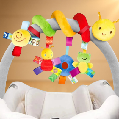 Spirale d'activité bébé avec hochets suspendus multifonctionnelles sur le transat .