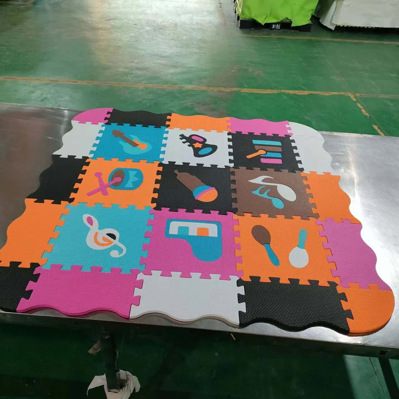Tapis anti chute bebe bords rabattus 