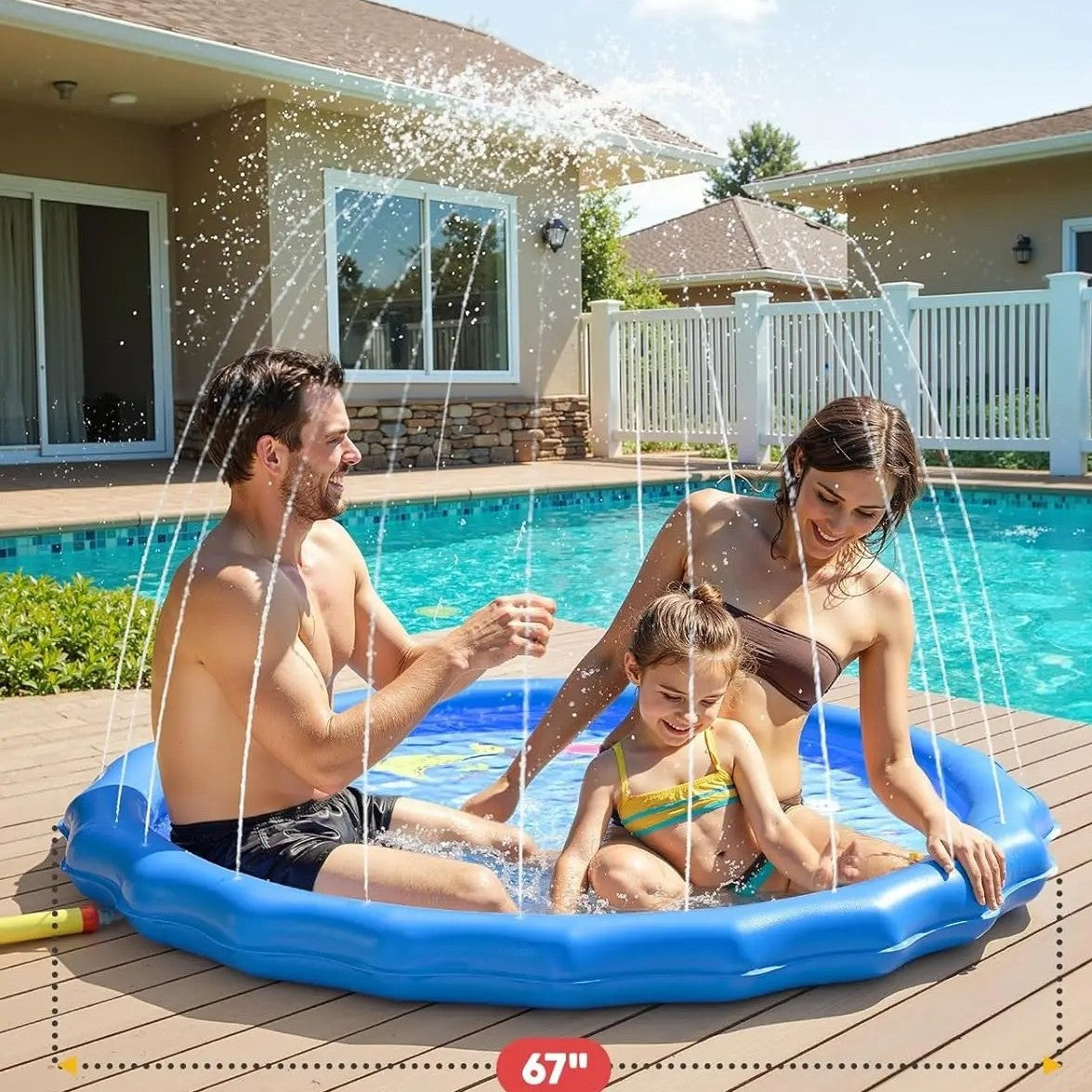 Toute la famille dans le même tapis d'eau bébé