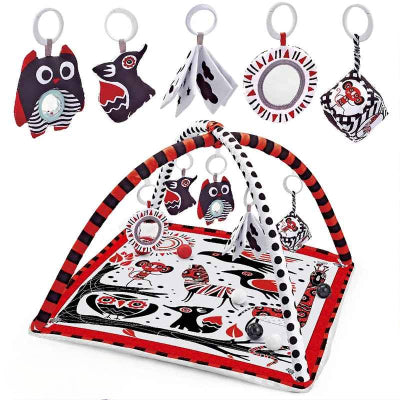 Tapis d'éveil bebe de couleur Rouge et Noir avec un ensembles de hochets et livre en tissu suspendu a l'arche
