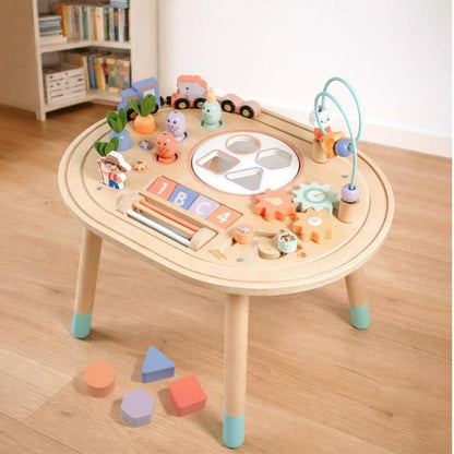 Une table avec une dizaine d'activités colorées et épurées